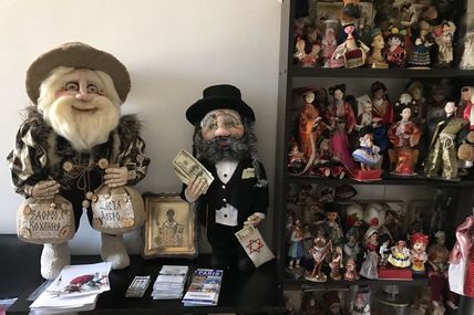 Серед двох сотень ляльок найпершою була українка з Буковини