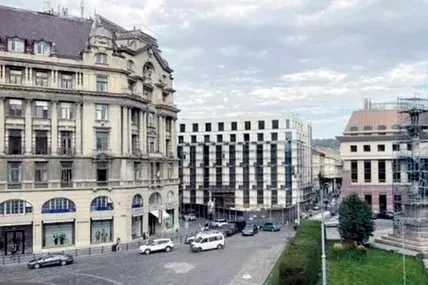 Підземний паркінг мав обслуговувати новий готель на площі Міцкевича. Фото з архіву ВЗ