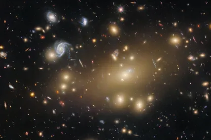 Hubble показав вражаюче скупчення Abell 209 за 2,8 млрд світлових років від Землі. Фото: ESA