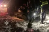 Рятувальники спільно з правоохоронцями відбуксирували зі снігового замету автомобіль