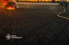 На Стрийщині під час ремонту загорівся автомобіль: палаючу автівку відтягнули від будинку