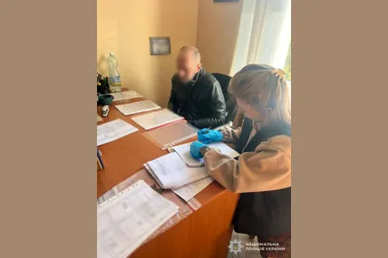 На Львівщині викрили держреєстратора, який незаконно втручався в роботу державного реєстру. Фото: Поліція Львівської області