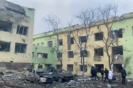 Рашисти цілеспрямовано розбомбили Маріупольський пологовий будинок