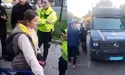 Одягнули кайданки та силоміць заштовхали у мікроавтобус!