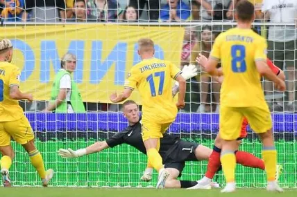 Після блискучої комбінації гол у ворота збірної Англії забив півзахисник збірної України Олександр Зінченко. Фото football24.ua.