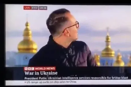 Журналіст ВВС в прямому ефірі, коли російська крилата ракети вибухнула у центрі Києва