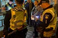 Віктор Павлік дістав дружині спецперепустку для вільного пересування Києвом у комендантську годину, та поліцейські її вилучили