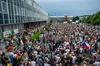 Медіа не належать політикам: у Празі тисячі людей вийшли на марш проти скорочення бюджетів суспільних мовників