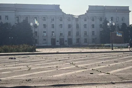 росіяни знищили будівлю Херсонської ОДА. Фото: ХОВА