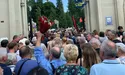 По шляху труни кидали живі квіти…