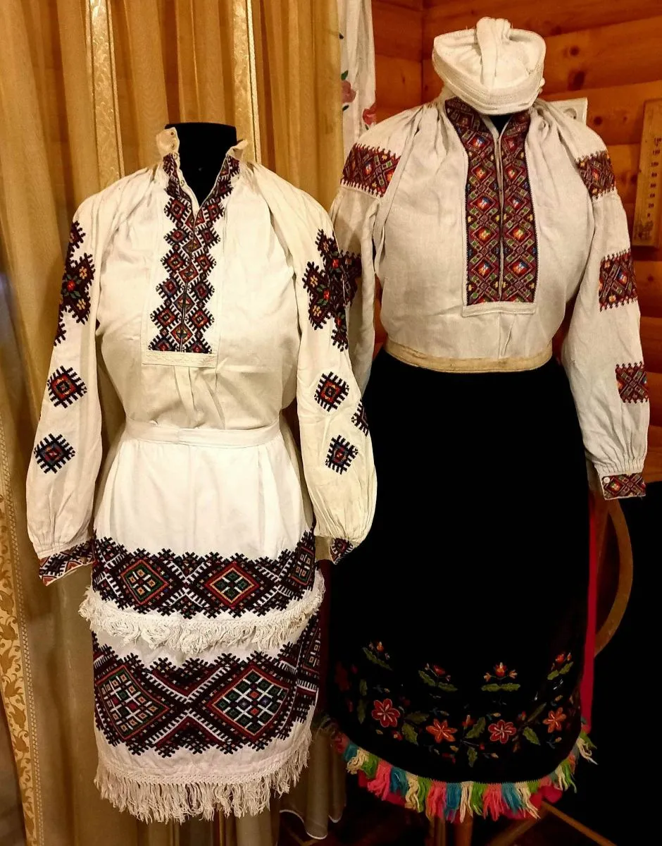У такому одязі ходили колись жителі Карпат. Фото Олекси ФЕДИНЦЯ.