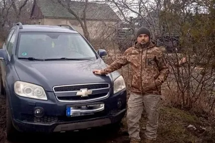 "Шевроле" від друзів у тилу допоможе танкісту Михайлу і його побратимам виконувати бойові завдання. Фото з альбому М. Сновиди.