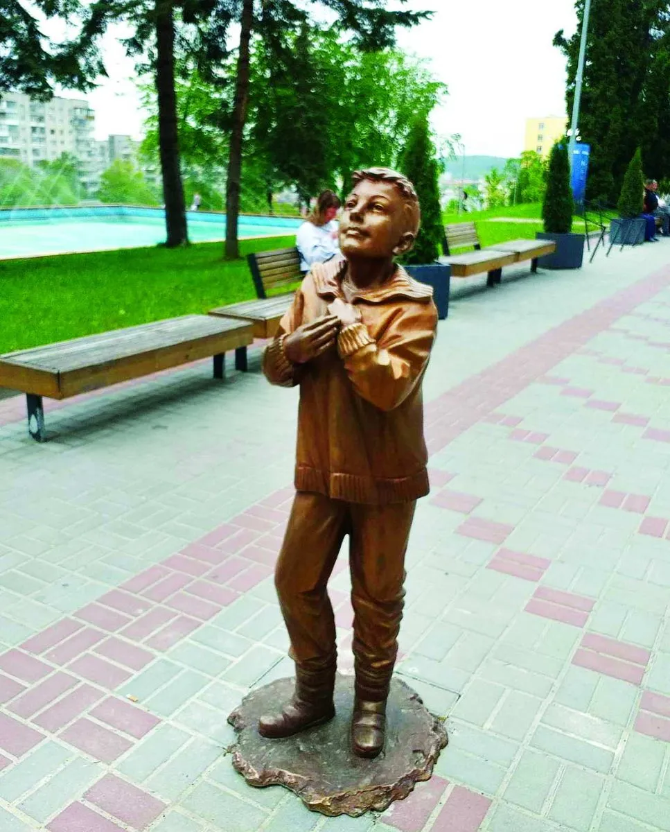 Статуя хлопчика, прототипом якої став 12-річний Тимофій. Фото автора