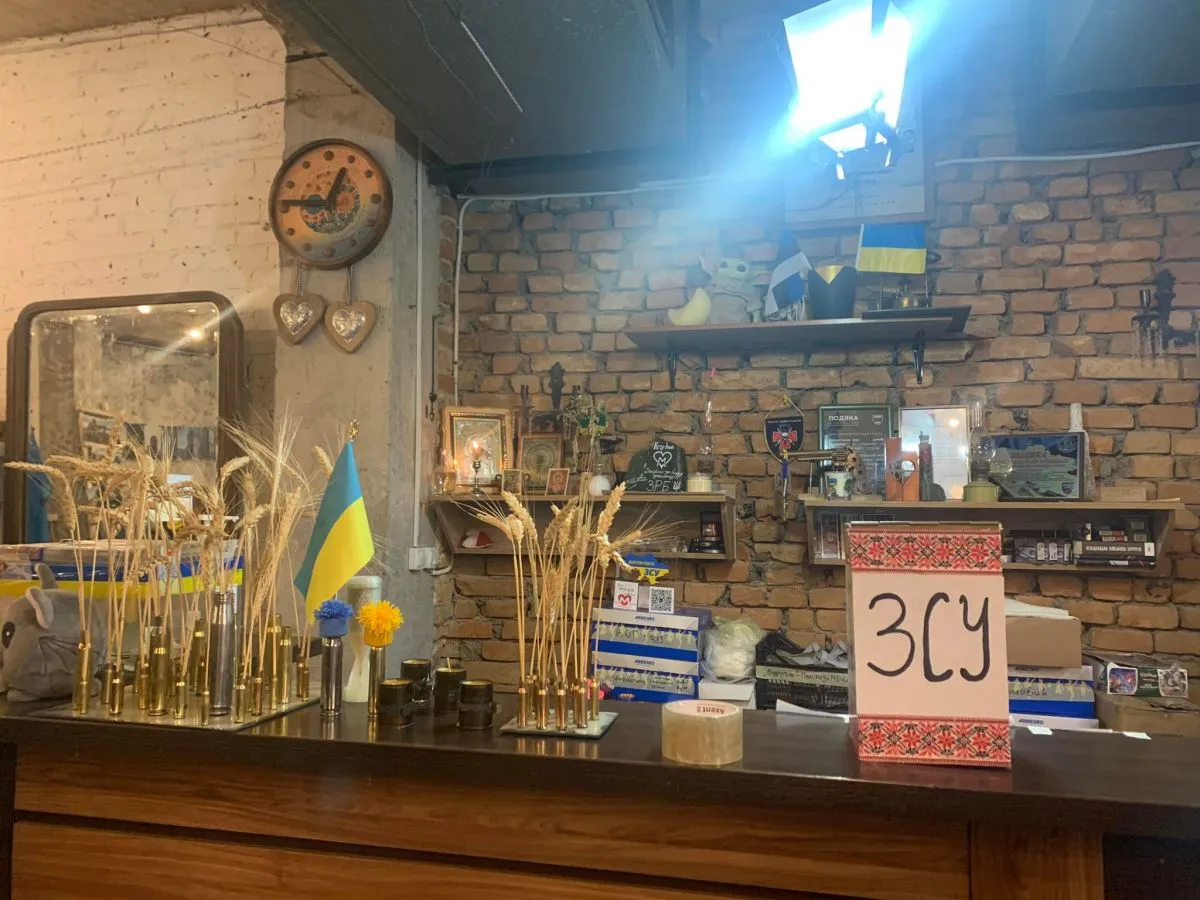 У хабі безкоштовно пригощають кавою. 