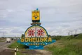 На в'їзді у Донецьку область місцеві активісти замалювали всі написи захисників на стелі