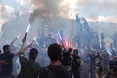 У Києві активісти з фаєрами пікетували торговельний центр «Ocean plaza» і розмалювали його антиросійськими написами