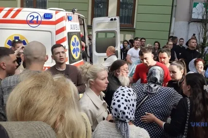 У Чернівцях посварилися віряни ПЦУ та УПЦ. Фото: УКрінформ