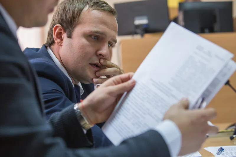Прокурор Денис Іванов за роботою.