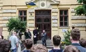 На фасаді Львівської академічної гімназії відкрили меморіальну таблицю вбитому нардепу Андрію Парубію