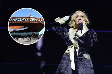 Концерт у Barclays Center у Брукліні (Нью-Йорк, США), після якого на Мадонну подали до суду, відбувся у рамках її 79-денного світового турне The Celebration Tour. Фото Х, Wireimage