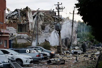 У Києві одна з вулиць повністю зруйнована внаслідок атаки. Фото: OBOZ.ua