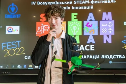 Юрій Тумир розробив дрон-міношукач. Фото із соцмереж Руслана Марцінківа