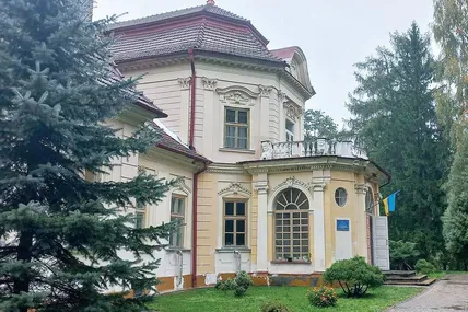 Є версія, що скандал використають, аби прибрати до рук приміщення Центру. Фото автора