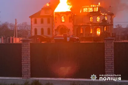 Горить церква та магазин. Фото: Нацполіція