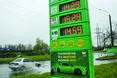 «Ціни на бензин шокують. А курс не шокує?»