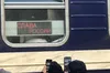 Напис «Слава росії» з’явився сьогодні на електронній таблиці у поїзді в Яремче