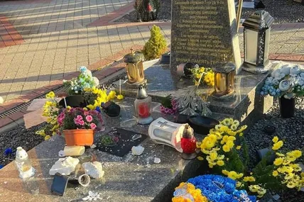 20 жовтня 2024 року у Львові невідомі пошкодили могили на полі почесних поховань Личаківського кладовища. Фото: Євген Бойко
