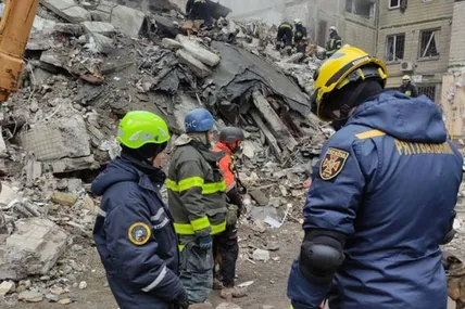 Після кожного дзвінка про розбомблений будинок на місце події виїжджають і собаки-рятувальники.