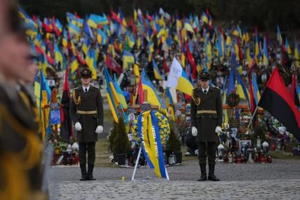 &laquo;Металева конструкція при вході на Марсове поле нагадує&hellip; вибух&raquo;