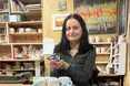 «У нас тільки ручна робота — від сирої глини до розпису й сушіння у печі»