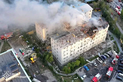 російські окупанти атакували Індустріальний район Харкова: відомо про 5 загиблих . Фото: ДСНС
