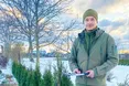Учорашній воїн вирощує хвойні деревця