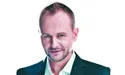 «Коли якась жінка хоче зі мною сфотографуватися, донечка підбігає, стає поруч до фотографії і каже: «Це мій тато!»