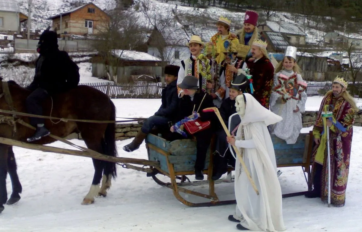 Ось так різдвянський вертеп їздив колядувати 16 років тому...