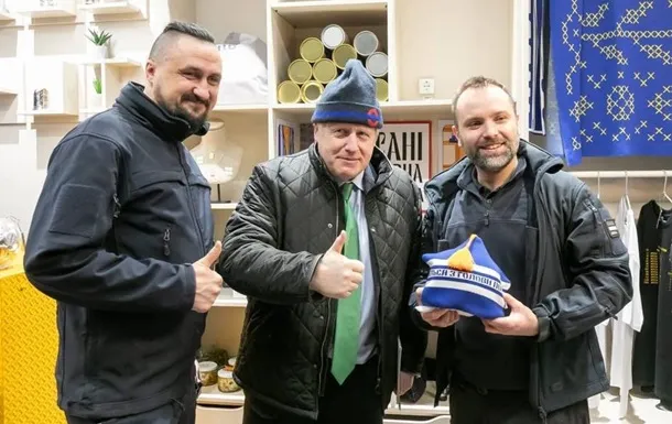 Борис Джонсон зі співробітниками УЗ