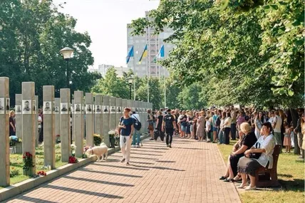 Алея Героїв. Фото: Деснянська районна державна адміністрація в місті Києві