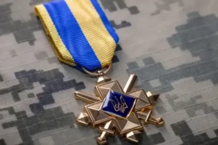 Зеленський нагородив «Хрестом бойових заслуг» двох бійців ТрО за 165 діб безперервних боїв на Запорізькому напрямку