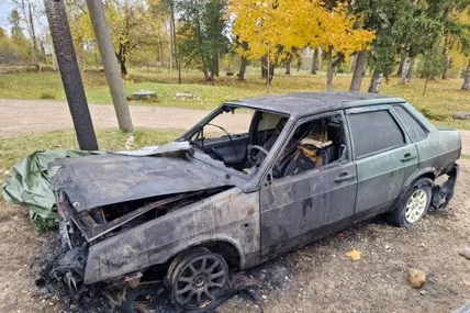 Авто сім'ї біженців з України, який згорів ущент. Фото: LSM