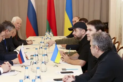 Перші переговори між Україною та рф. Фото: Associated Press