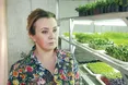 Вирощує мікрозелень та доглядає перепілок