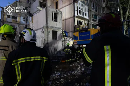 Кількість жертв внаслідок російського обстрілу у Києві зросла до 27. Фото: ДСНС