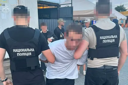 18.08.2026, 15:15				


									У Львові двоє киян виманили понад 18 тисяч доларів та євро у пенсіонера за схемою «донька в біді»							

										Правоохоронці затримали двох мешканців столиці, які ошукали 72-річного львів'янина, виманивши в нь