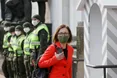 Майже половина українців вважає, що влада не справляється з протидією поширенню коронавірусу - опитування