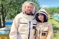 Повернувшись із фронту, доглядає бджіл