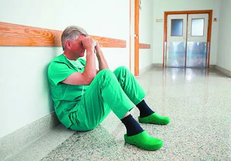«Скільки є лікарів, які буквально живуть в операційних чи пологових будинках, які віддані своїй професії! Але хтось із колег починає вимагати гроші від пацієнтів, і це кидає тінь на всіх медиків», – каже Ірина Микичак.