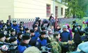 Військові в облозі барикад